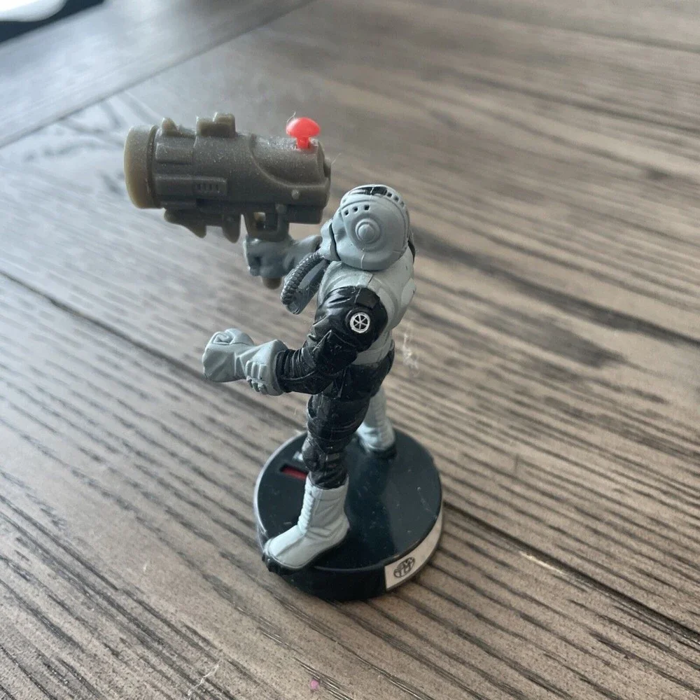 Star Wars 2005 LFL Hasbro Attacktix Battle Masters Game Pieces pilot trooper - Picture 3 of 11